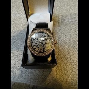 Vernier Women's Cheetah Print Analog Watch Retail Value $85